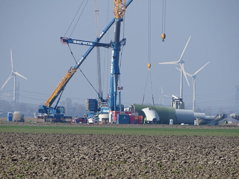 24 februari 2019; 3e windmolen ontmanteld