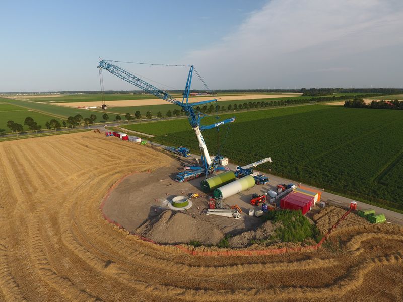 26 juli 2019; eerste mastdelen windmolen 1 gebracht