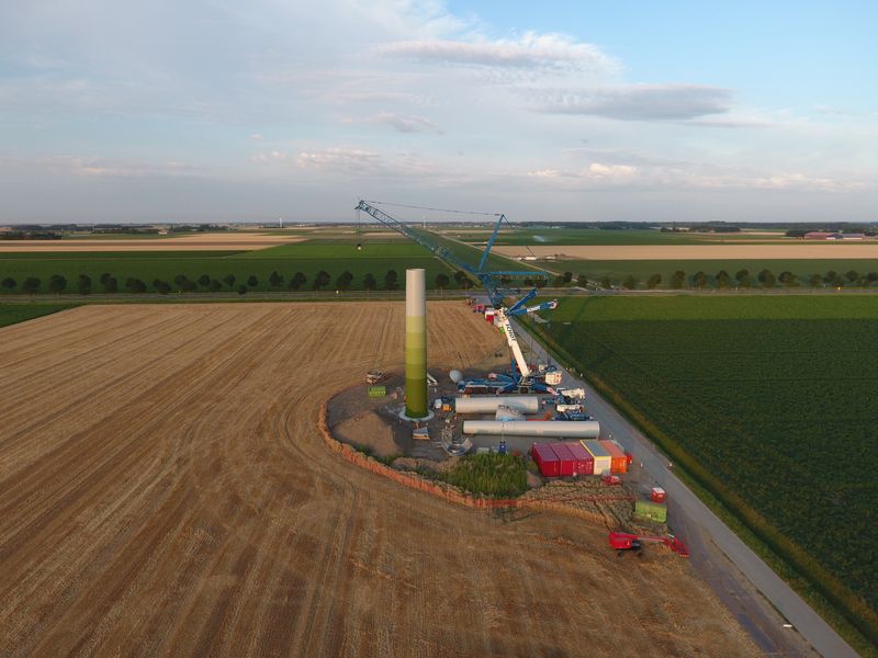 30 juli 2019; opbouw eerste windmolen