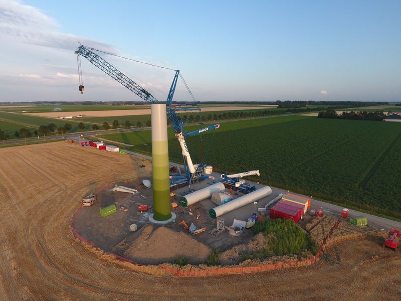 30 juli 2019; opbouw eerste windmolen