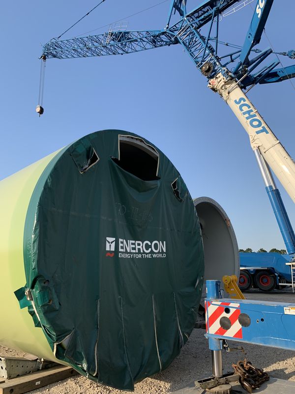 26 juli 2019; eerste mastdelen windmolen 1 gebracht