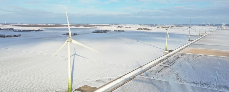 11 februari 2021; windmolens in de sneeuw